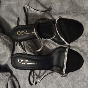 Black strapy Heels 7